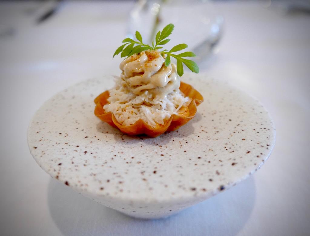 Salcombe crab tart with finger lime & bisque ice cream. A beautifully delicate pre-starter served at @PollenStSocial. To make a reservation call +44 20 7290 7600 #jasonatherton #thesocialcompany