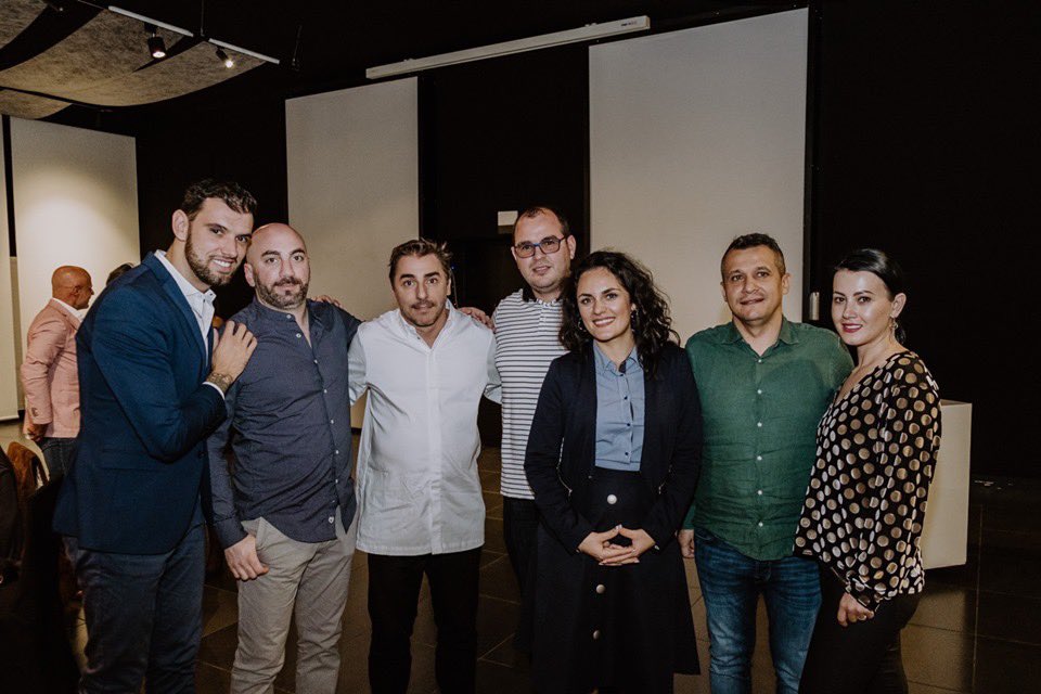 ZoltanCsabaNagy's tweet photo. Compartir pasión, valores humanos, cosa que no se puede comprar con dinero. Ser honesto y transparente, es la clave de quienes forman parte de una comunidad y ser capaz de hacer #premiumnetworking a través de una red de contactos de carácter nacional e internacional. https://t.co/i5ZXoFKoRv