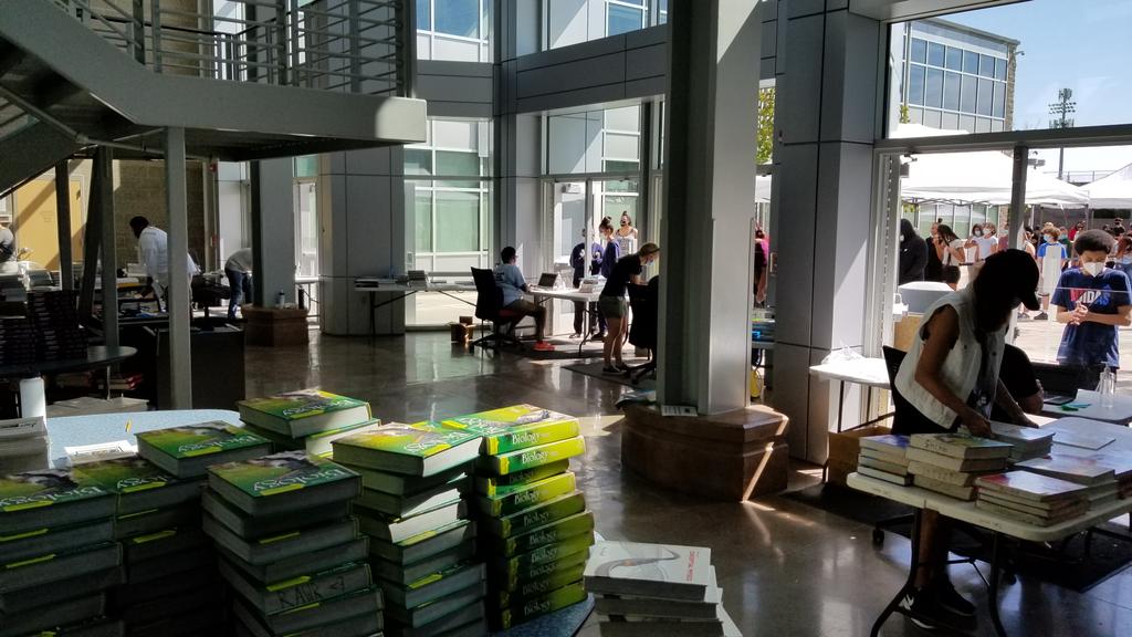 MrBWelborn's tweet photo. Tiger Nation coming together to get books to the Class of 2024!!!
@GoTigersGrowl https://t.co/2xNVQVJC6o