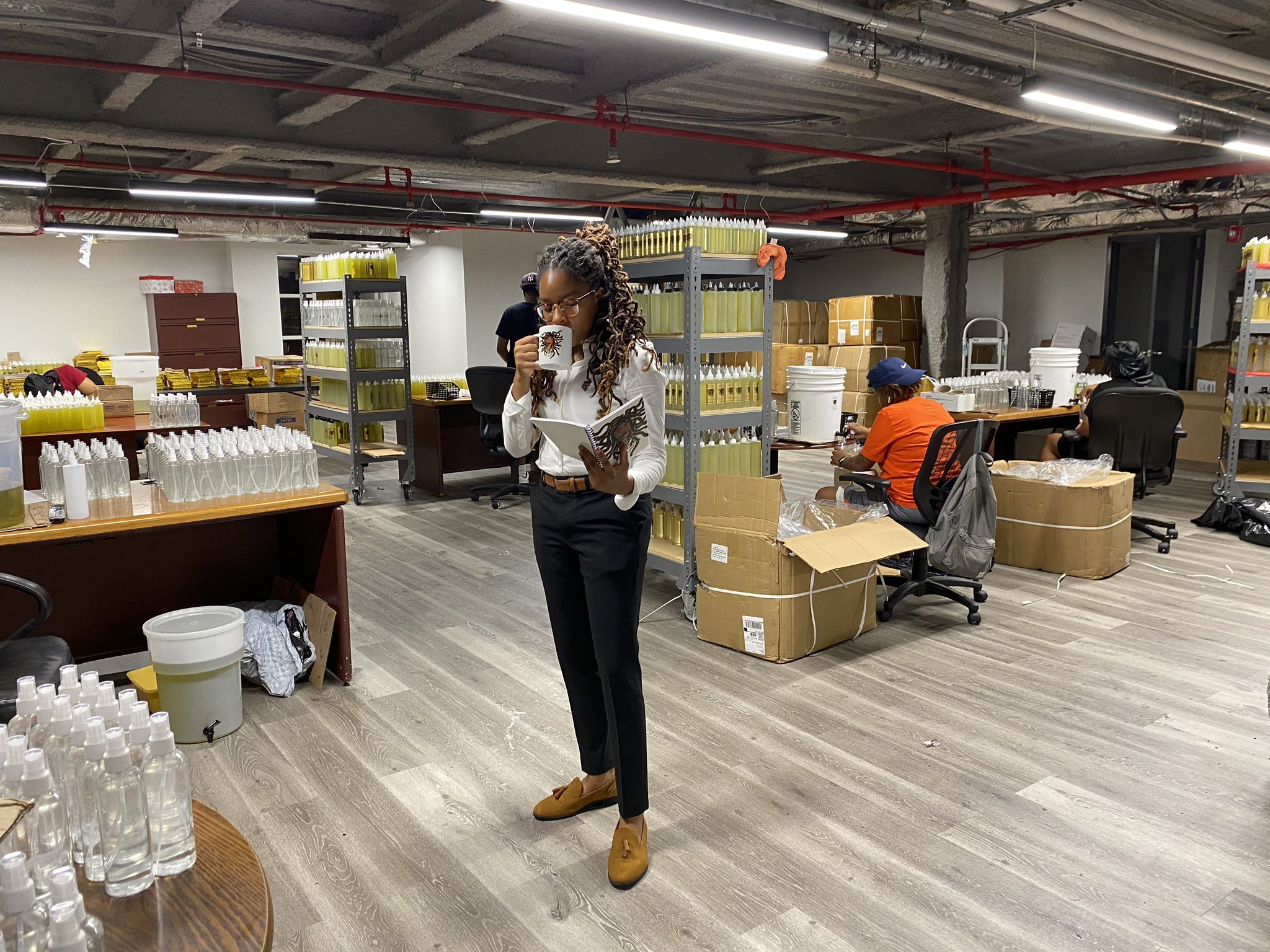 A young lady's business succeeds, migrates from bedroom to warehouse