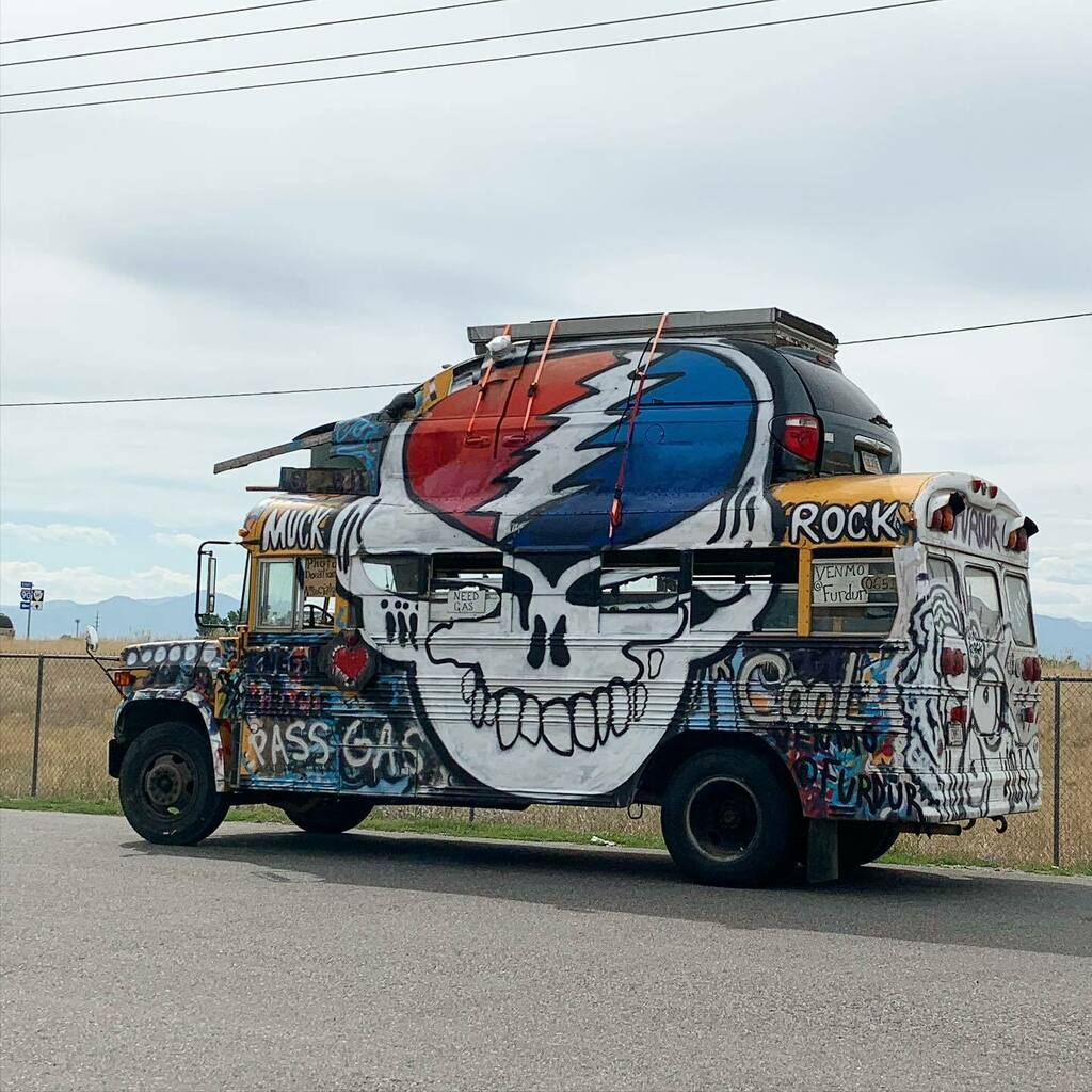 BGCaseyPage's tweet photo. Roadside attraction in Belgrade, MT #montana #schoolbushome #deadheads #gratefuldead #ripjerrygarcia https://t.co/4qbd8Y80Tn https://t.co/m1Oz330Iwa