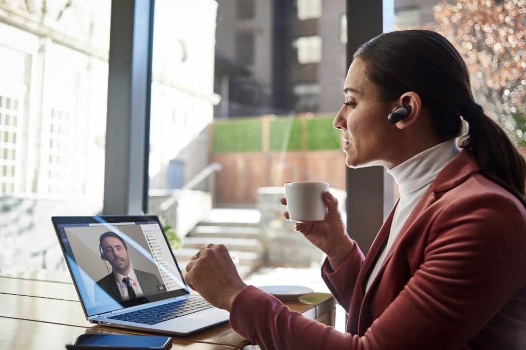 MicrosoftLatam : Multinational adoptó un modelo de atención al cliente 100% descentralizado para poder darle continuidad a su servicio. La combinación Microsoft Teams, Virtual Desktops y Phone services han permitido que SeguroTresponde pueda trabajar… x.com/MicrosoftLatam…)