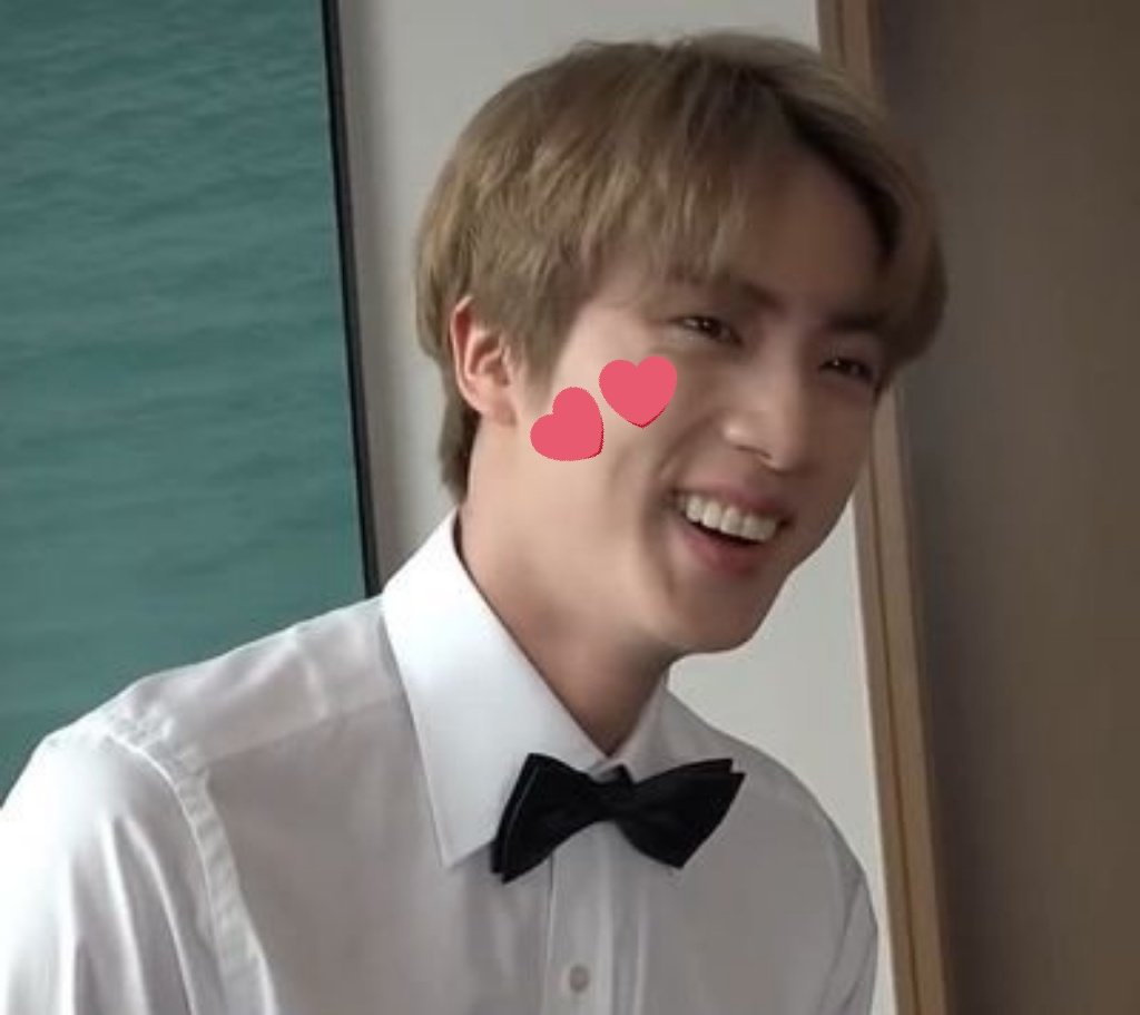 KSJLOOKS's tweet photo. the little dimple that peaks out when he smiles like this 😭
▫#JIN #진 #ジン #金碩珍 #SEOKJIN ▫ https://t.co/xxOMMyQ0WM