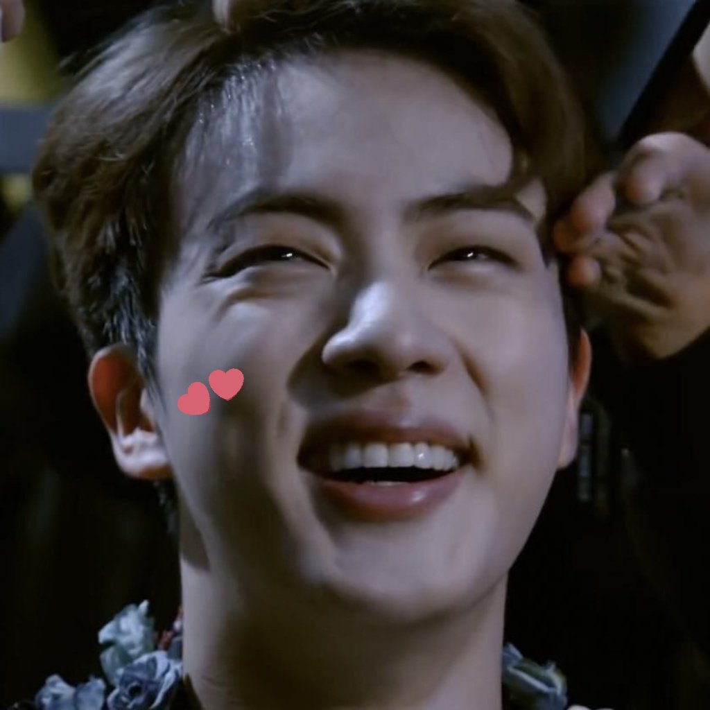 KSJLOOKS's tweet photo. the little dimple that peaks out when he smiles like this 😭
▫#JIN #진 #ジン #金碩珍 #SEOKJIN ▫ https://t.co/xxOMMyQ0WM