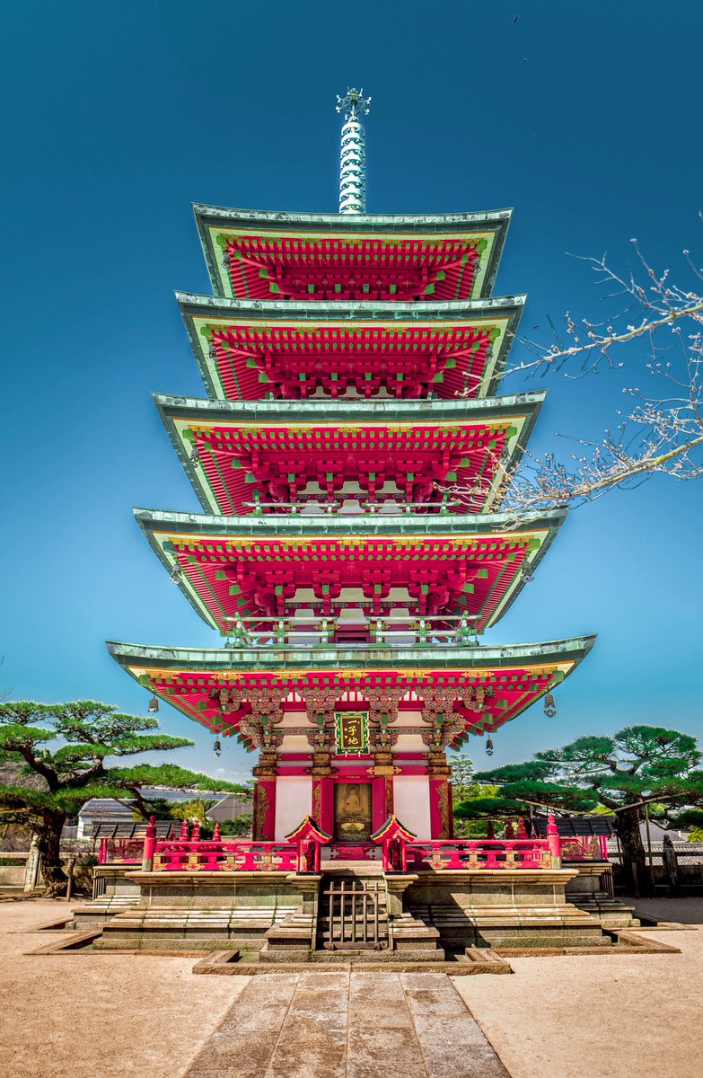 The Japanese construction company Kongō Gumi, founded in 578 CE, holds the World Record for being the longest operating business in history. Founded by a Korean immigrant, Shigemitsu Kongō, the company erected Buddhist temples for 1,428 years./3