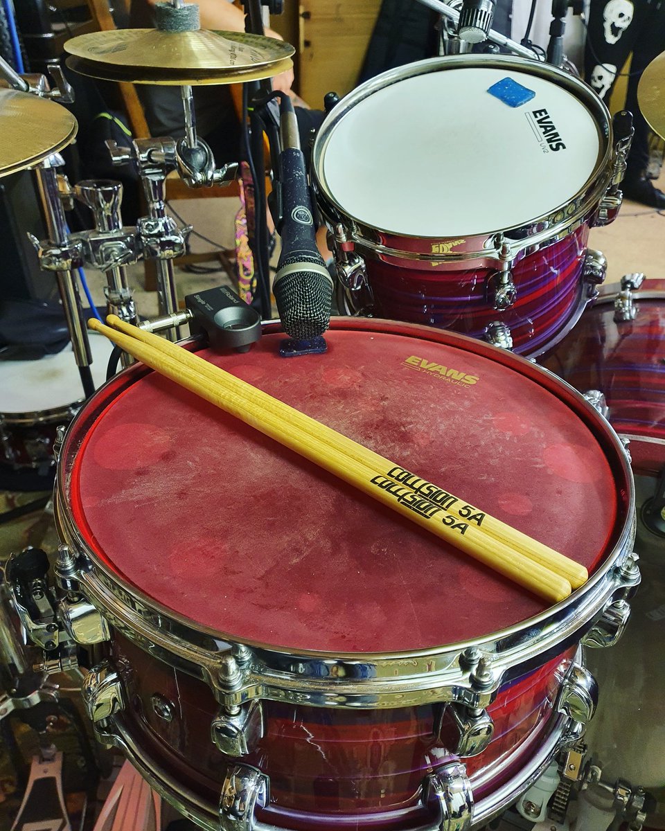 StuartHolley4's tweet photo. Demo recording time! Giving the new @CollisionSticks a whirl. Impressive!

@tamauk @TAMAofficial @SABIAN_UK @SABIAN_Cymbals @EvansDrumheads
#drums #music #drummer #drumset #drumsticks #collisiondrumsticks #kit https://t.co/0lfTjyja3s