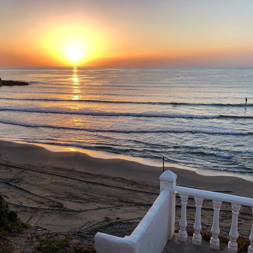 MeteOrihuela's tweet photo. ¡#FelizSábado! Energía para comenzar el #findesemana. #Amanecer en las Playas de #Orihuela (#Alicante), concretamente desde el entorno de #CalaCerrada de #LaZenia. Imágenes: Elena Martín. https://t.co/rg8nNhvLao