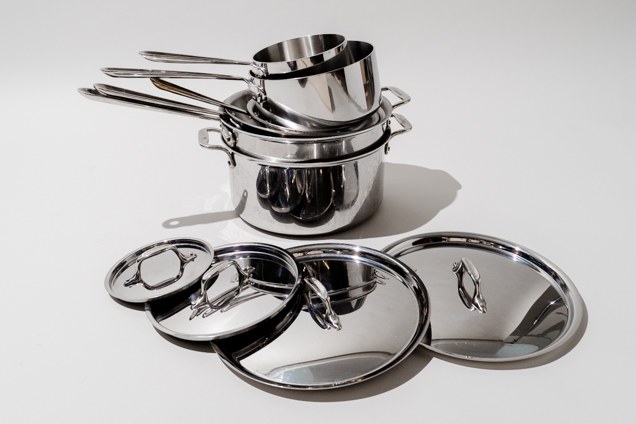 It's expensive, but the  @AllClad Stainless 10-Piece Set is the cookware set you'll likely never have to replace. Because it’s so durable, All-Clad was the name that came up again and again when we spoke to the pros.  https://www.nytimes.com/wirecutter/reviews/best-cookware-set/#upgrade-pick-all-clad-stainless-10-piece-set