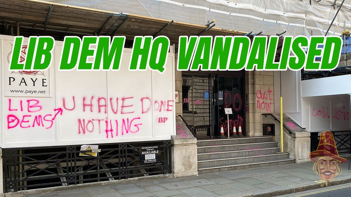 Lib Dem HQ Vandalised by Eco-Extremists order-order.com/2020/08/13/exc…