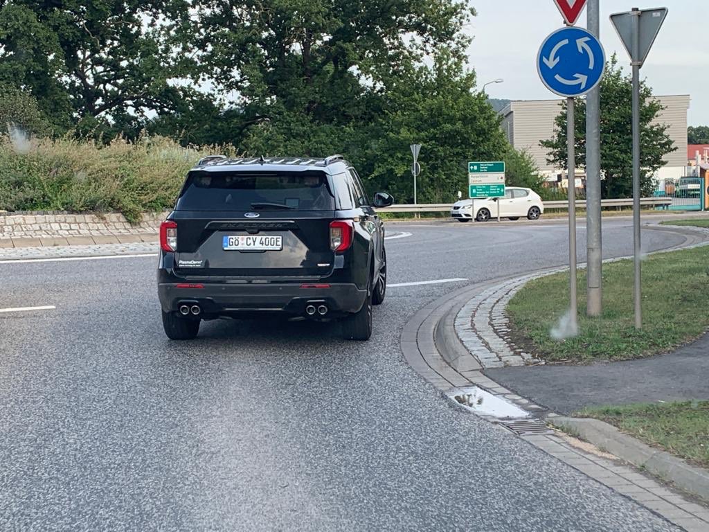 planwerk's tweet photo. Eine Farce, dass die Hybriden den E-Bonus bekommen. Vier Endrohre, fette Maschine, Verbrauch mit Strudel im Tabk.
Ein Meisterstück an dreckiger Lobbyarbeit! Werte Politiker, schämt euch, so etwas durchgewunken zu haben. https://t.co/oouJnkD9hq