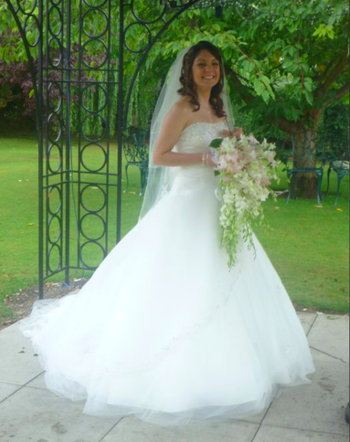 Lauratobin1's tweet photo. 👰Today is my 10th Wedding anniversary-10 years wow, it's flown by
It was friday 13th-unlucky for some but not for me(but it did rain on the day)

I still love my princess dress

A good excuse to post photos from that wonderful day

Love this pic of me and my gorgeous bridesmaids https://t.co/iPpBk0FZYJ