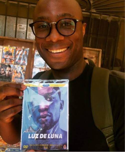 se acuerdan cuando el director de moonlight encontró la película pirata en un pueblito de México y se tomó una foto con ella super feliz???? 💕💕 https://t.co/lfd74TBmEB