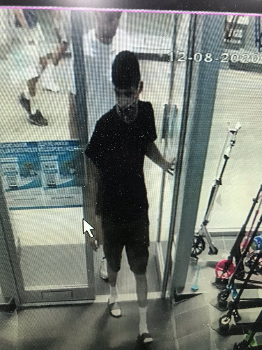 RollBackWorld's tweet image. STOLEN - THEFT: Wanted
Please share!!
Yesterday afternoon; money, cards and personal items were taken from our store in Bedford Town centre. 

If you have any details, direct message us with who these two are or call 101 (Bedfordshire) and quote crime reference 40/43698/20.