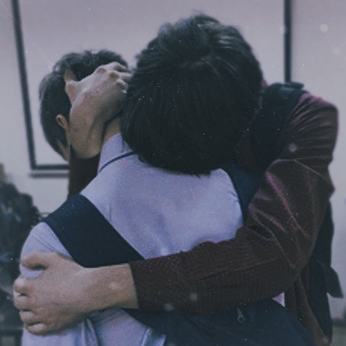 _blood_and_pain's tweet photo. #markhyuk!au, где они росли вместе, но после школы их пути разошлись. хек стал знаменитым певцом с постоянными концертами. марк попал в корейскую мафию, начав делать грязную работу. они не видятся до тех пор, пока марк не получает заказ на одного популярного исполнителя — хэчана. https://t.co/JrNFbRJ2Gs
