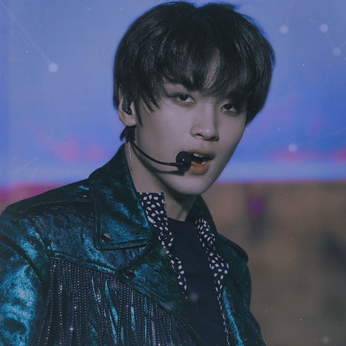 _blood_and_pain's tweet photo. #markhyuk!au, где они росли вместе, но после школы их пути разошлись. хек стал знаменитым певцом с постоянными концертами. марк попал в корейскую мафию, начав делать грязную работу. они не видятся до тех пор, пока марк не получает заказ на одного популярного исполнителя — хэчана. https://t.co/JrNFbRJ2Gs