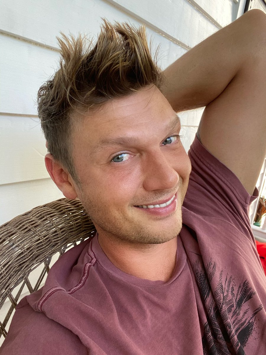 https://twitter.com/nickcarter/status/1293970969514717188.