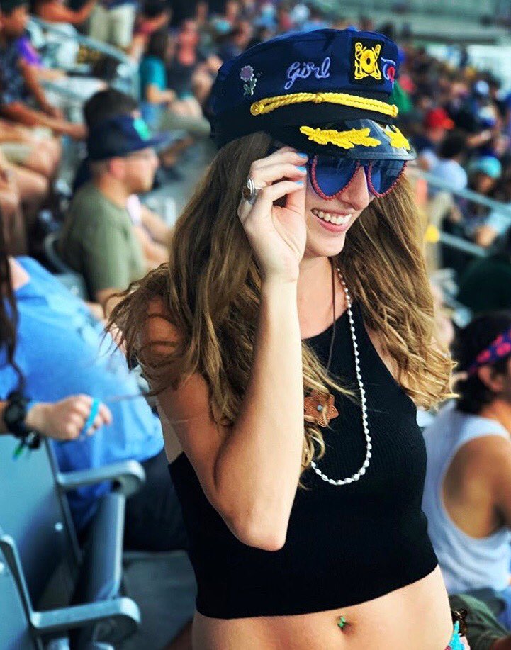weekapAudra's tweet photo. #thottythursday stuntin on em! https://t.co/KmHdnegaaG