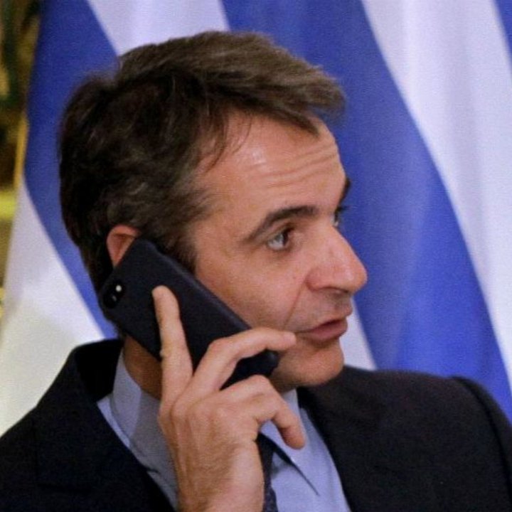 staikos_'s tweet photo. -Μου έκανε παράπονα ο Ρετζεπούλης ότι τον επακούμβησες.
-Αφού μου κουνιόταν βρε Αγγέλα, τι να κάνω;
-Αχ, θα με σκάσεις εσύ! Κοίτα σε παρακαλώ να τα βρείτε, όπως ο Αλέξης με τον Ζόραν, που είναι καλά παιδιά.
-Ωπ! Σε χάνω. Δεν έχουμε καλό σήμα. Τα λέμε! https://t.co/qh4zfJA2o8