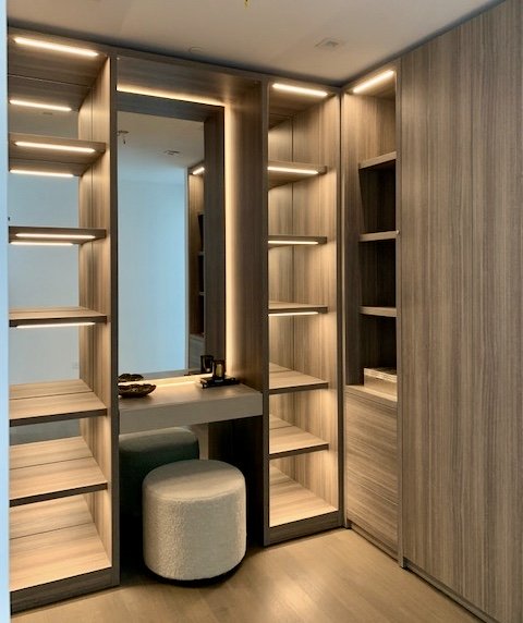 Closets's tweet image. A Fabulous Design Solution by our Talented Design Manager Rozalia Kiss for a customer's Walk-in Closet and Dressing Room in Downtown Manhattan, New York City at 111 Murray St. 

#ThrowbackThursday #TBT #techthursday #madeinny #transformhome #closet #LED #hafeleamerica