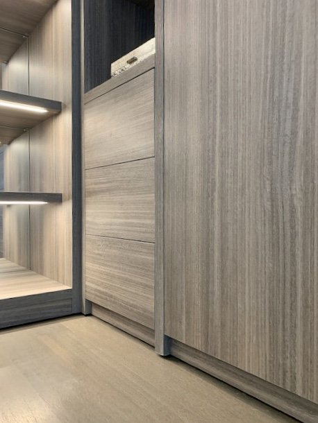 Closets's tweet image. A Fabulous Design Solution by our Talented Design Manager Rozalia Kiss for a customer's Walk-in Closet and Dressing Room in Downtown Manhattan, New York City at 111 Murray St. 

#ThrowbackThursday #TBT #techthursday #madeinny #transformhome #closet #LED #hafeleamerica