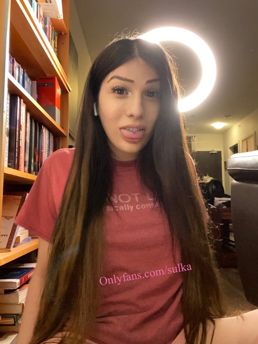 Rt if you would still kiss me with my blue tongue 👅 😛 https://t.co/PEtO6p47N7<a href="/tag/trans"class="tags"><span>#trans</span></a>