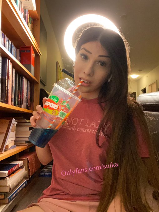 Rt if you would still kiss me with my blue tongue 👅 😛 https://t.co/PEtO6p47N7<a href="/tag/trans"class="tags"><span>#trans</span></a>