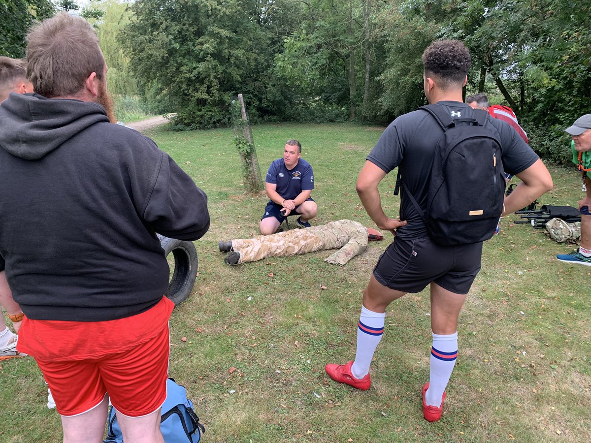 JasonWing10's tweet image. A very unique training session tonight @marchrufc with battlefield first aid, stretcher carrying and to transport the casualty to the RV point. Teamwork, teamwork, teamwork. Fantastic session.