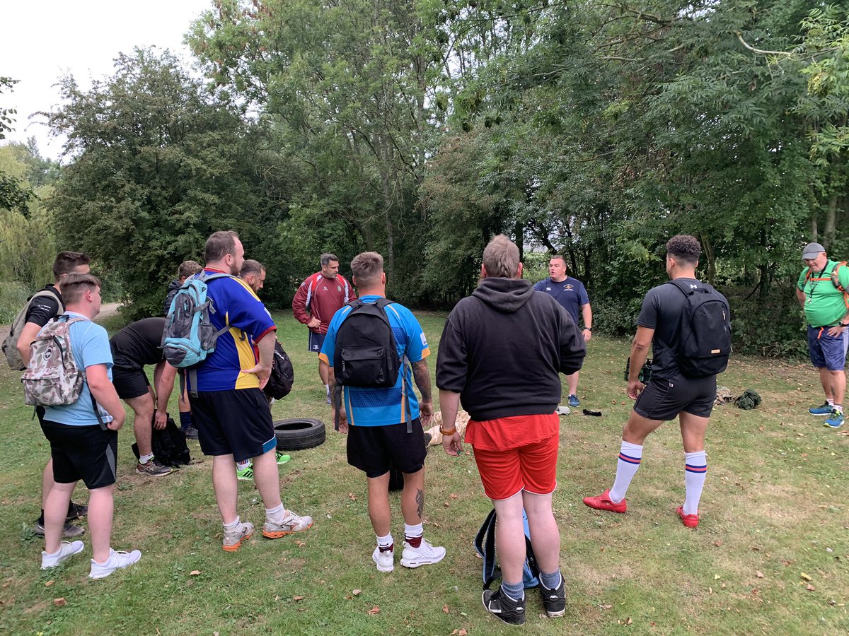 JasonWing10's tweet image. A very unique training session tonight @marchrufc with battlefield first aid, stretcher carrying and to transport the casualty to the RV point. Teamwork, teamwork, teamwork. Fantastic session.