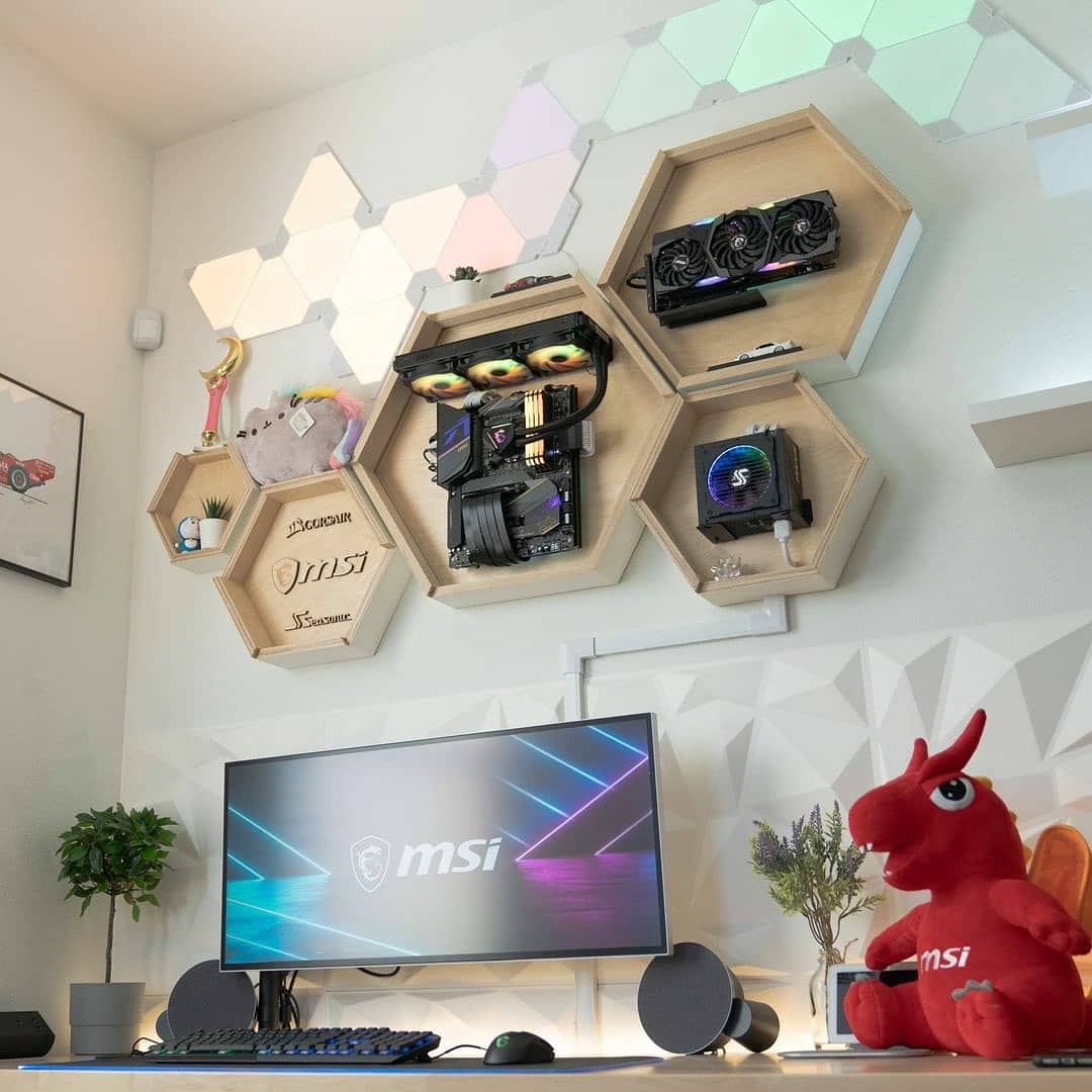 godmalmerpc's tweet photo. i want this setup... Tag your tech / gamer friends who want this setup 😦

Only @msigaming can do this 😍❤️

#msi #pcmr #malmer https://t.co/YCQrHBEi8X