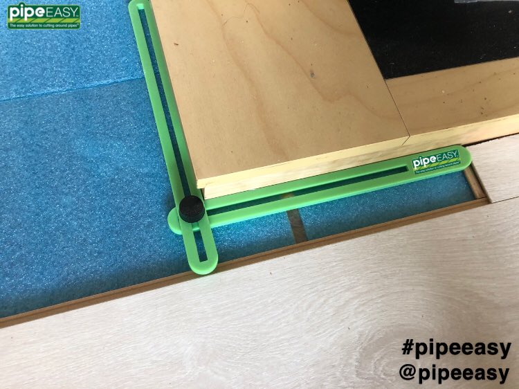 SolsMadeEasy's tweet photo. The #pipeeasytool is great for simple angles too , not just for around pipes 👌🏻🔥...

#uk #measuring #flooringtools #pipeeasytool #tradelife #chippylife🔨 #laminateflooring #flooringinstallation https://t.co/Cw3RIib8A6