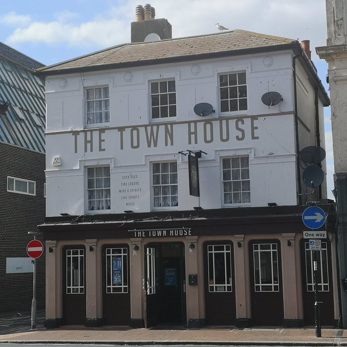 PubWhich's tweet photo. This pub in #eastbourne from sight may look the part but how does it rate once we set foot inside? Read our latest review! (reviews link in bio) #ukpubs #britishpub #englishpub #eastbournepubs #whichpub #sportsbar https://t.co/XQkH2U8jt8