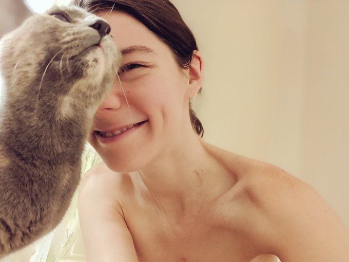 Good morning y'all! 🌞🌞🌞  Mabel is extra lovey-dovey today. So cute! ❤️ https://t.co/EA9OkCFvT9