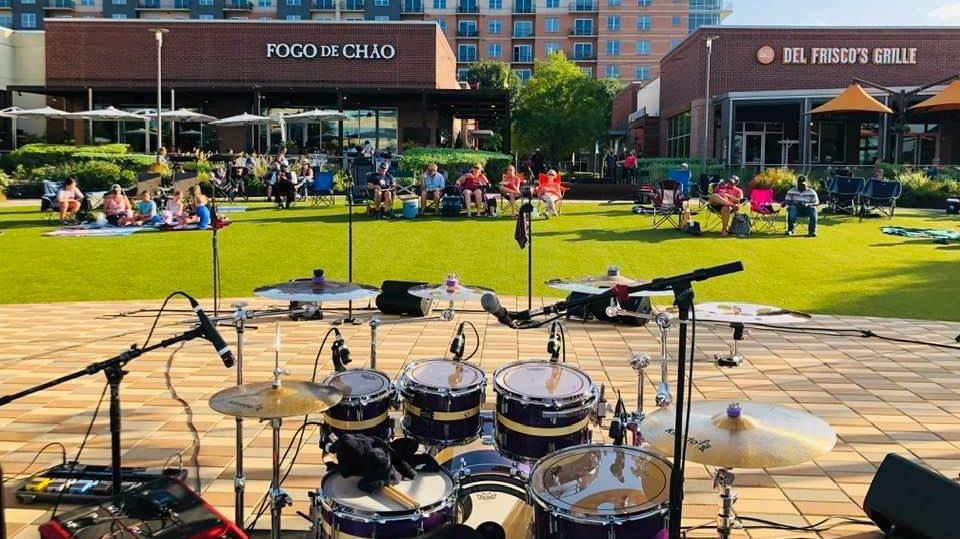 TheWoodlandsCVB's tweet photo. Head out to Hughes Landing tonight for the last #RocktheRow concert this summer: https://t.co/WRP1LUMRcY. 🎵 7-9PM 🎵 https://t.co/qqNm9AGrRX