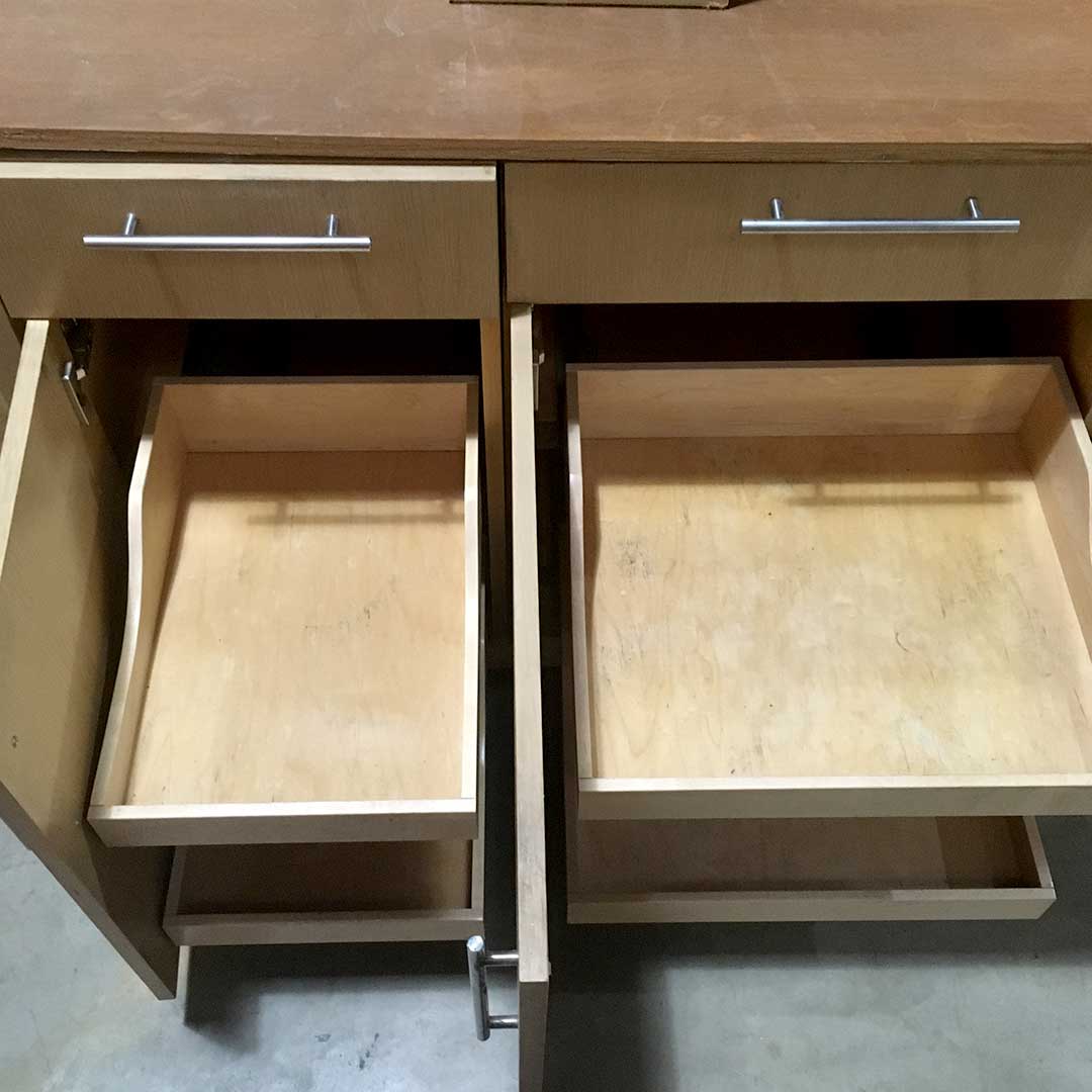 CommForklift's tweet photo. This #maple #cabinetset features #softclosedrawers, #winebottle and #wineglass #storage, #dovetail drawers, and two built-in drawer #dishwashers! #Kitchencabinets are 25% off through Sunday, 08/16, so this set is only $731.25. Visit the warehouse and check it out! https://t.co/DbCB5eMbNs
