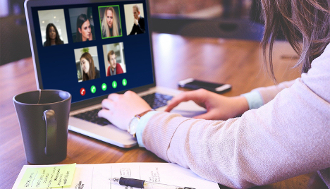 SpeakerDynamics's tweet photo. Now is the time to embrace video in the corporate world. Here's how to get started. #videocommunication #videotips #oncameratraining https://t.co/uu4fNKDJK6 https://t.co/4LKVAC34l8