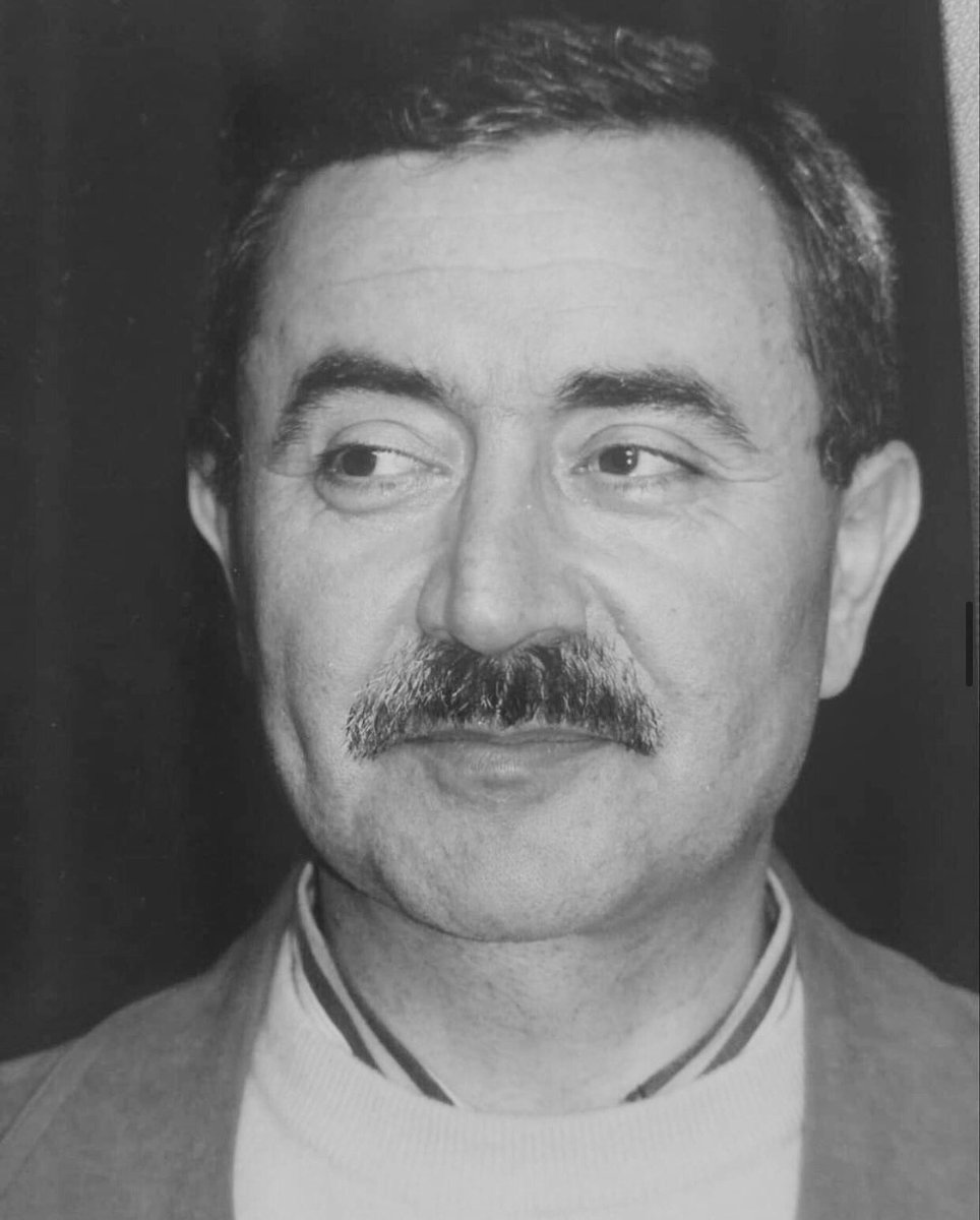 ezilmiş bir gül hüznü var yüreğimde.

Şükrü Erbaş