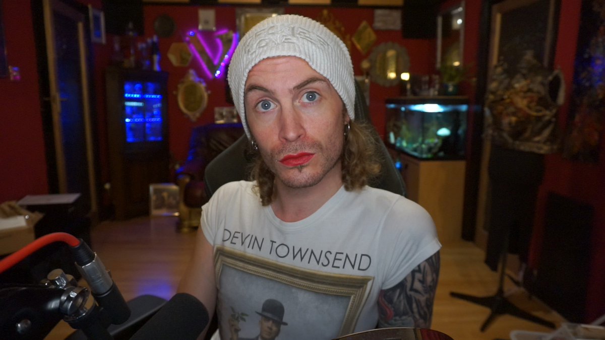 valenvain's tweet photo. As a favour to @richietwoteas tonight i join the #RedLipForce for one of his good friends!
It's the night for @EliteDangerous, so these red smackers are travelling across the galaxy starting WHO KNOWS WHERE!!!
Live in 15 mins https://t.co/oJp39Lv9ii
#twitchtv #maninmakeup https://t.co/4gjcKCP7ZM
