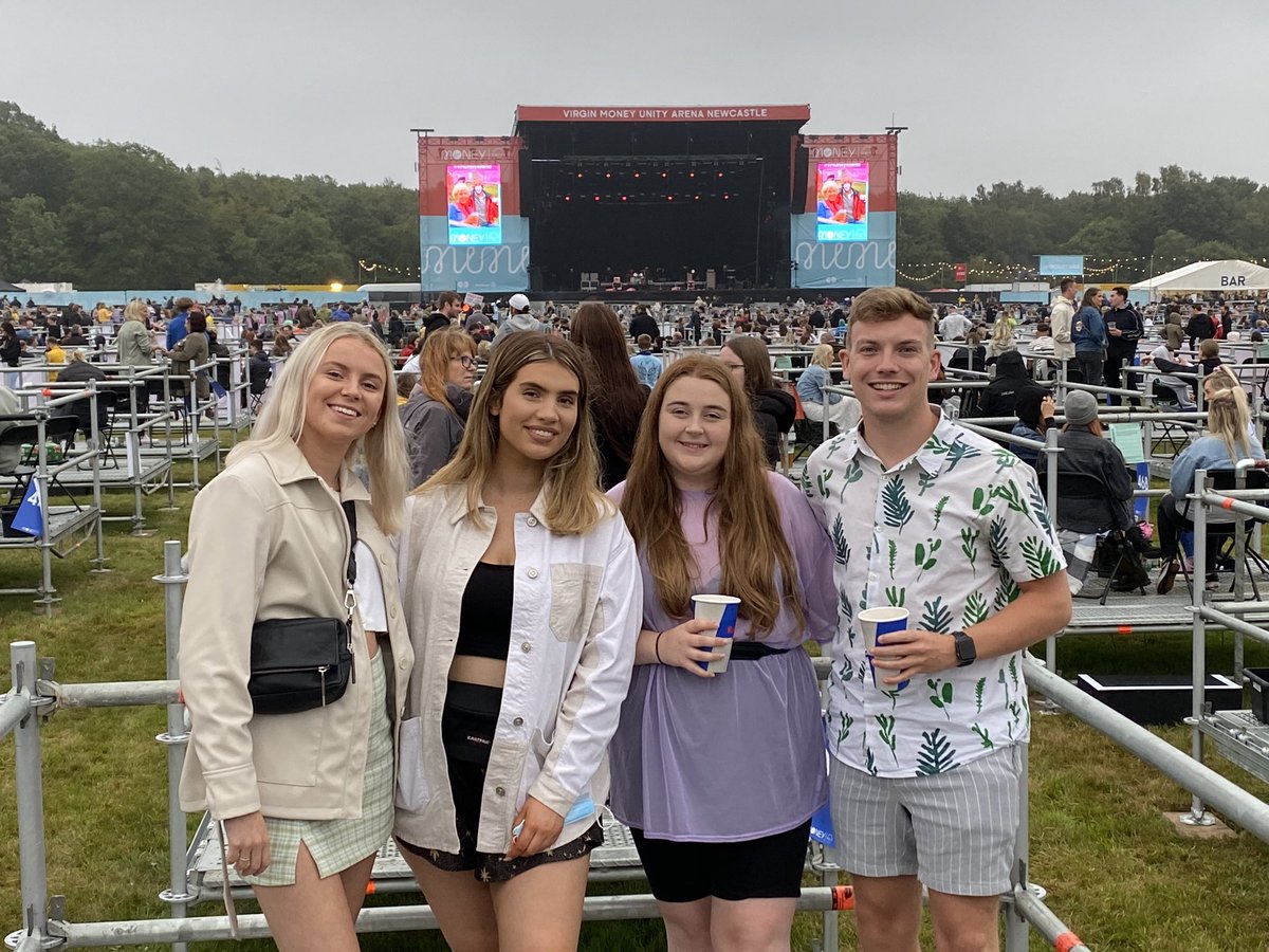 louisdw_'s tweet photo. Socially distanced gigs are the future (for now) @samfendermusic #unityarena https://t.co/4u1PWgwma1