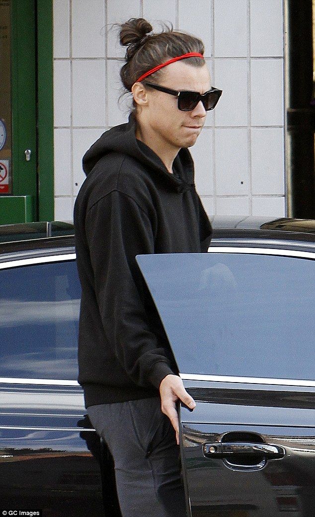 harry styles with a man bun–a short thread