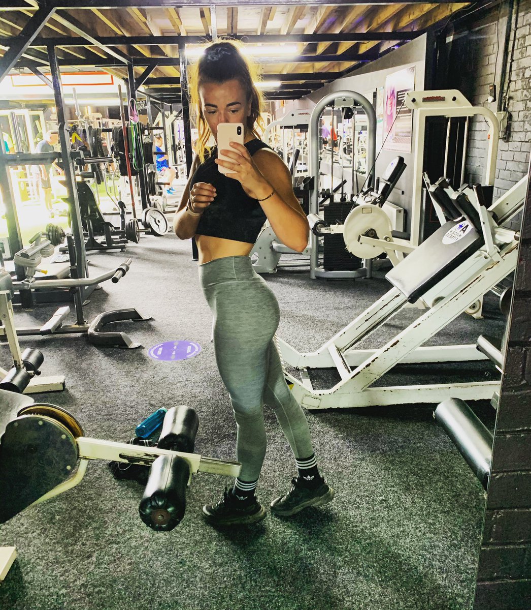 chelseaabrown16's tweet photo. Slowly starting to feel like myself again 💪🏽it’s been tough struggling to lift my pre-lockdown warm up weights but I know those PB’s will come again! #girlswholift #legdaypump https://t.co/Dpy1UjApAN