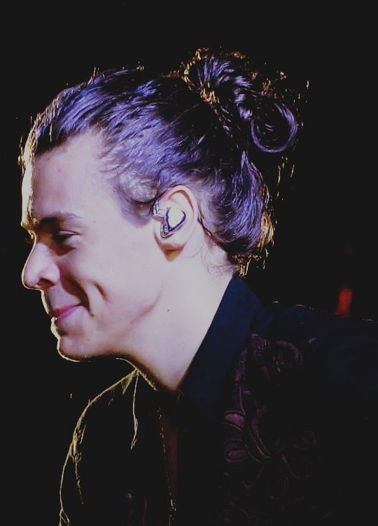 harry styles with a man bun–a short thread