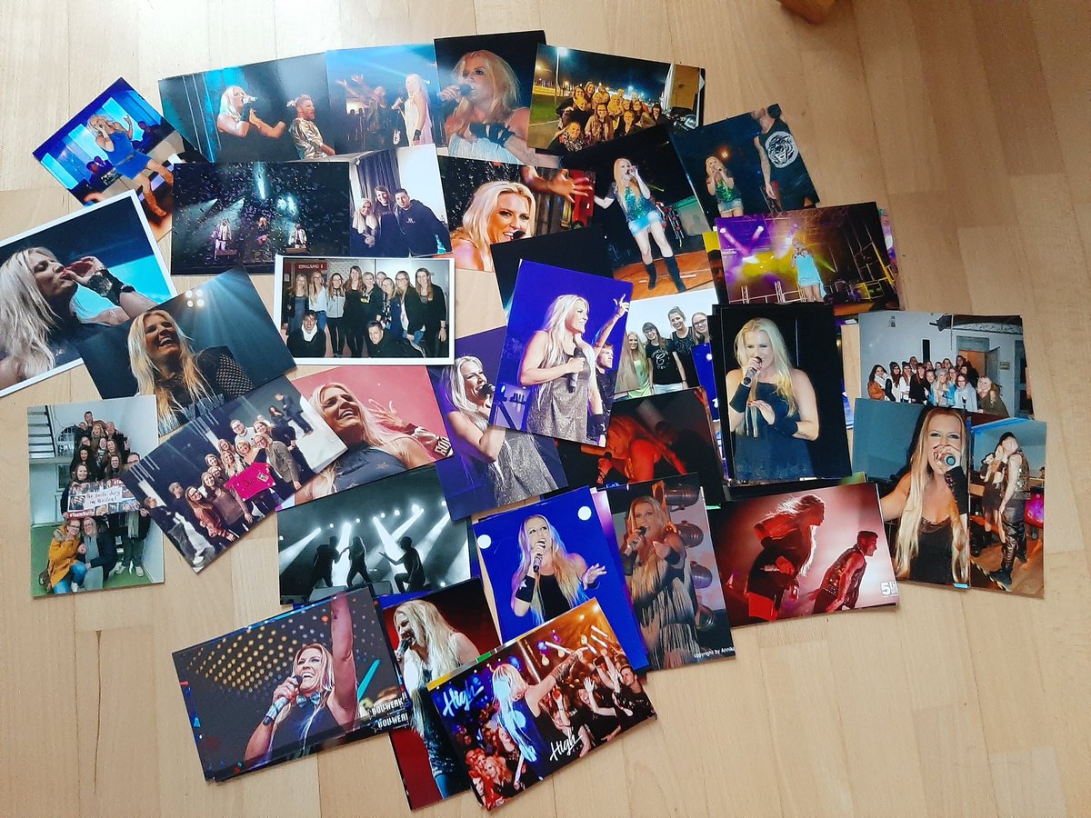 Stumbled through my pics and just found these pictures of January 2018 (Austria) again...
when <a href="/cascada_music/">Cascada</a> had to change her outfit during her live gig // one gig with two outfits 😁 #tbt