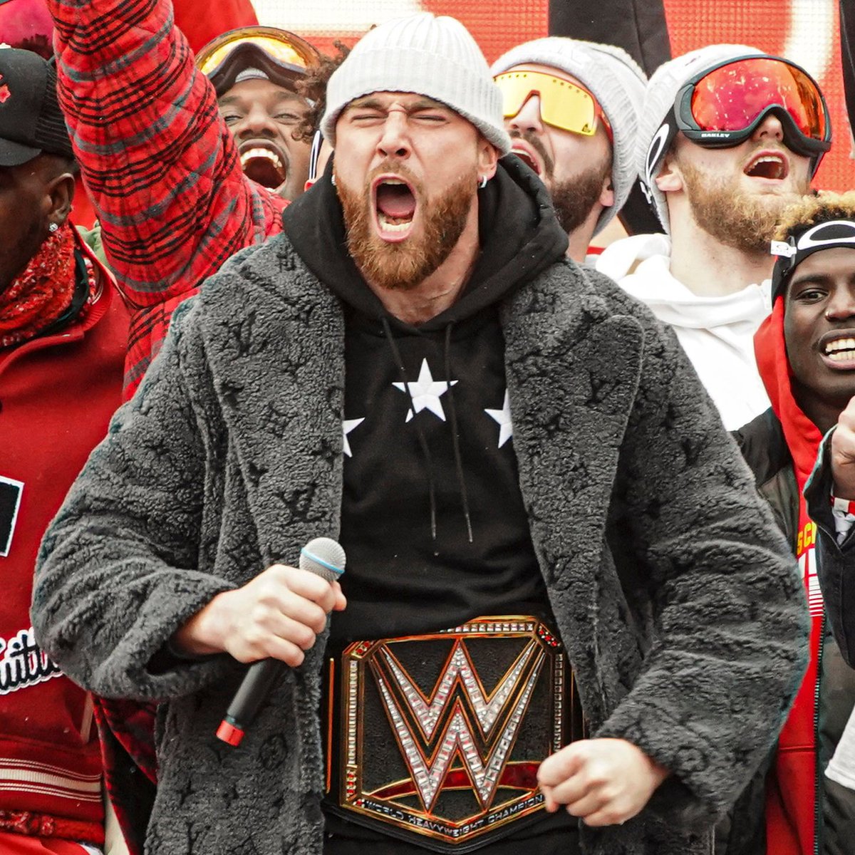 Travis Kelce on X: 😂😂 Okay with the Louis robe!! 🤘🏻 / X
