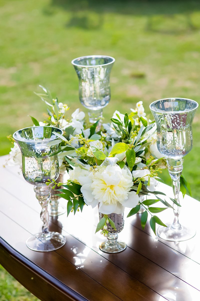 sgrace_events's tweet photo. Always a fan of a white and green color palette! 💚🌿

Florals // @jingerleonard⁠
Photography // @mariellehayes_photo⁠
Venue // @wente
Planning // @astandardofgraceevents https://t.co/sIUPXlOY5g