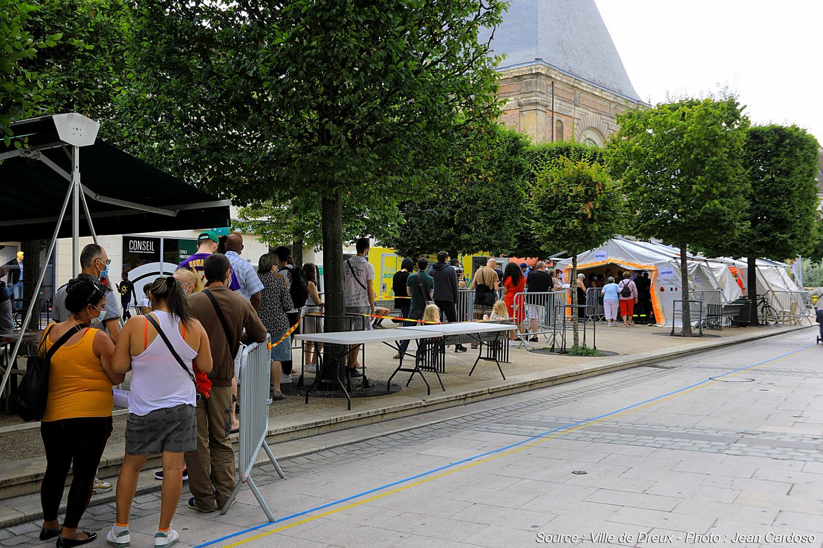 dreuxofficiel's tweet photo. Aujourd'hui, plus de 300 personnes ont été testées dans le cadre de la campagne de #dépistage gratuite du #Covid_19 de l'@ARS_CVDL en lien avec les nombreux partenaires santé locaux et la ville de #Dreux qui a assuré un soutien logistique à cette première opération d'envergure. https://t.co/RIVTaakwz0