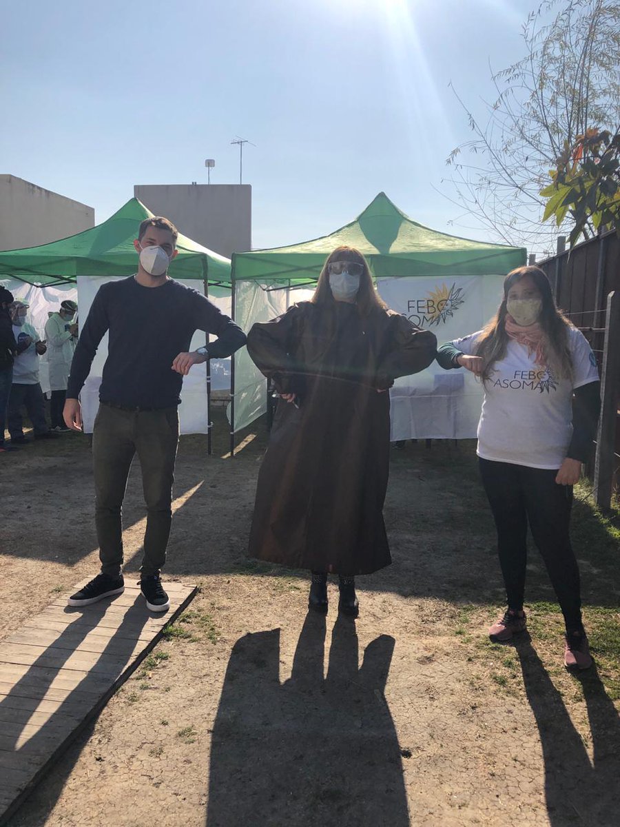 Gran jornada de salud en #Tolosa organizada por <a href="/feboasomalp/">Febo Asoma 🌞</a>. Allí la brigada sanitaria #RamonaMedina llevó adelante una vacunación antigripal y personal del Hospital Sbarra, a cargo de Liliana Fishkel, hizo lo mismo pero con las demás vacunas del calendario.
#CuidarteEsCuidarnos