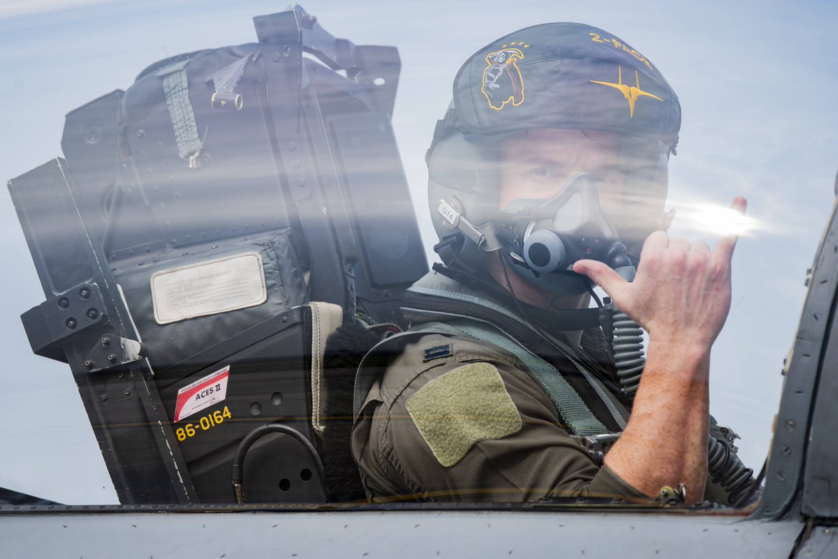 AirmanMagazine's tweet photo. A @usairforce pilot poses while his F-15C Eagle is refueled at @48FighterWing, England, Aug. 11, 2020. 

During surge operations, Liberty Wing fighters fly dozens of sorties to hone their air-to-air tactics and advanced combat maneuvers. https://t.co/jvVFlLOQt3