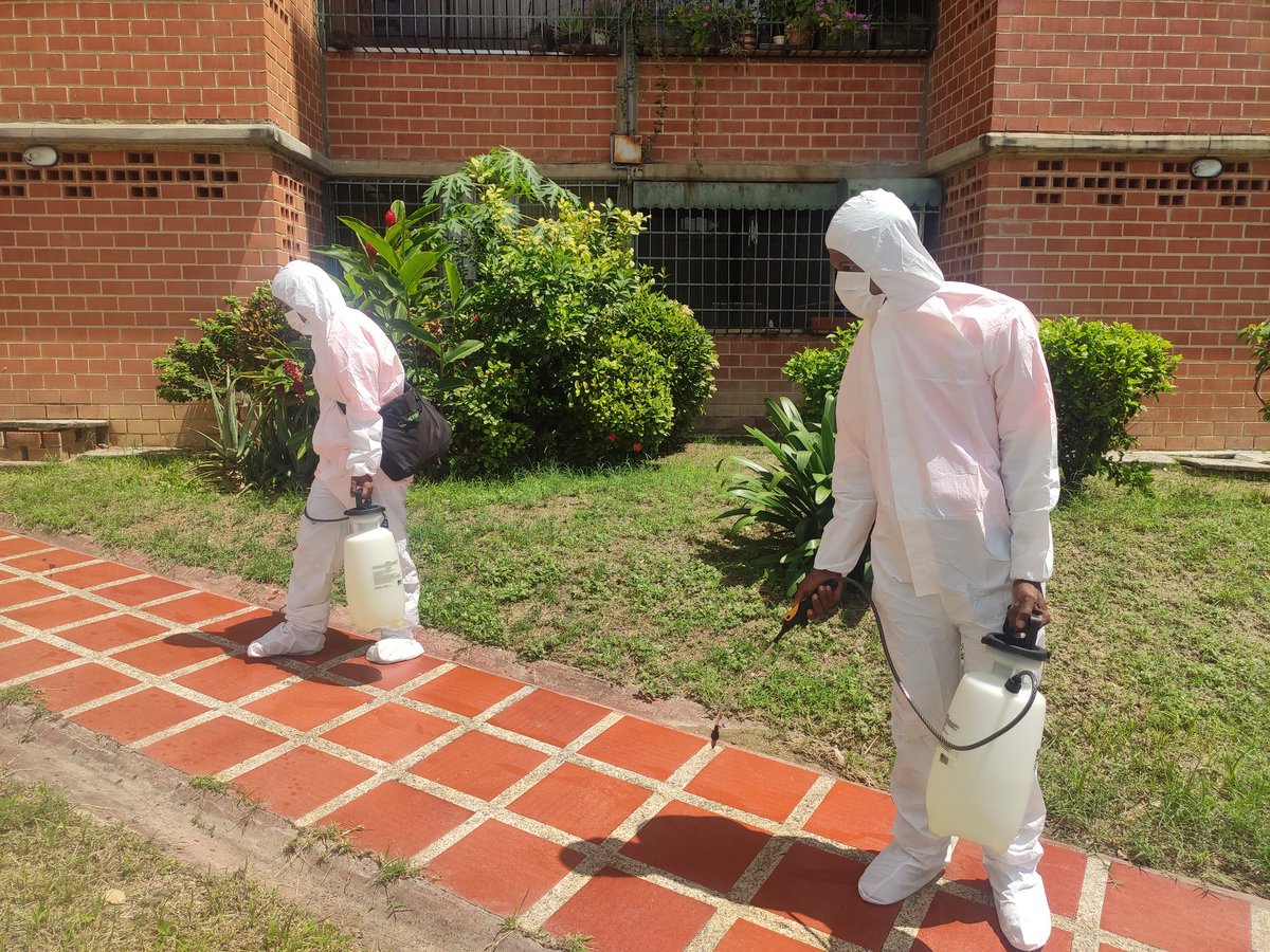 infolaribera's tweet photo. Jornada de Desinfección para nuestro Sector, en harás de mitigar los niveles de riesgo por #Covid19. La salud de nuestra comunidad es nuestra prioridad #SomosLaRibera #NuevaCasarapa #QuedateEnCasa https://t.co/p9UPbGvkEC