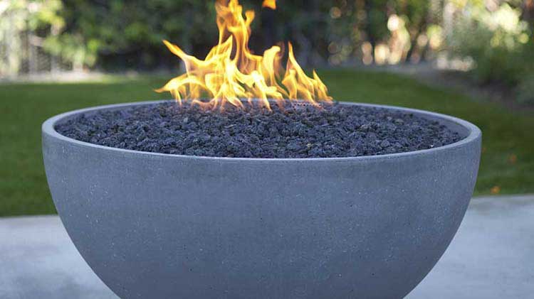 AgencyCorey's tweet image. A gas fire pit is a great way to add some ambiance to your backyard. Follow these tips to stay safe while you chill out around the fire.

ow.ly/ak4l50AYMX6