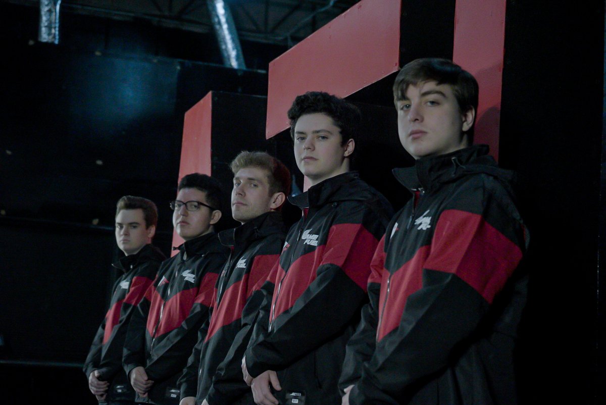 FaZe_Vegas's tweet image. "You know we had to do it to them."

AF TRI-COLOR JACKET. 24 HOURS UNTIL LIVE. 

Who needs one, we got a couple extras? 👀